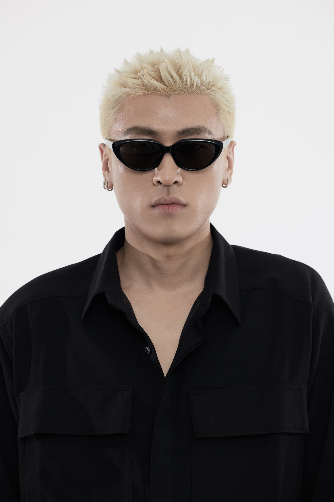Male Model of his front face wearing Daydream’s BEBE black High-quality sunglasses with UV protection from Mercury Retrograde